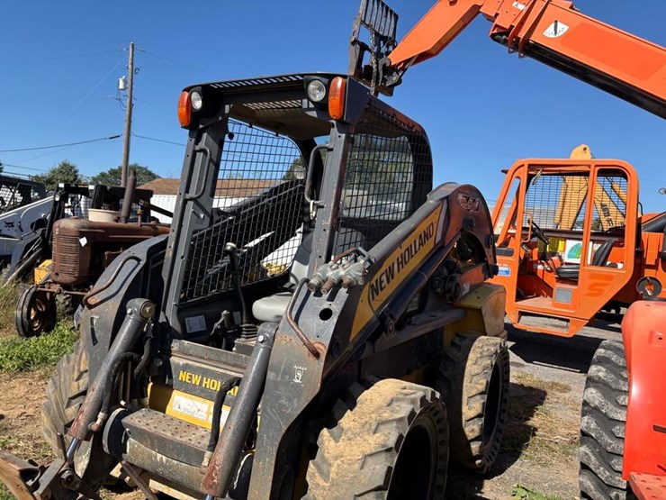 new-holland-l230-image-3