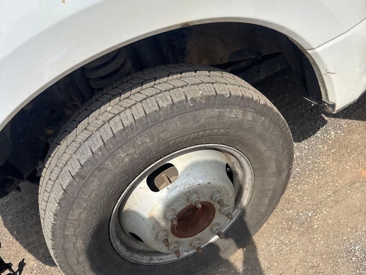 2020-ford-f350-xl-image-17