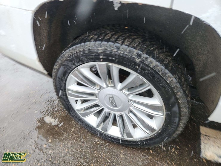 2016-cadillac-escalade-image-27