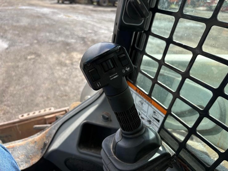 2016-bobcat-s570-image-18