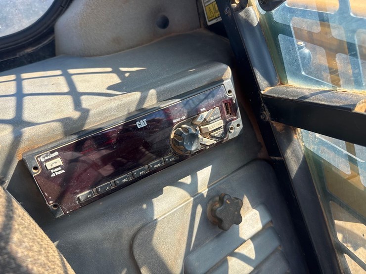 2016-caterpillar-299d2-image-27