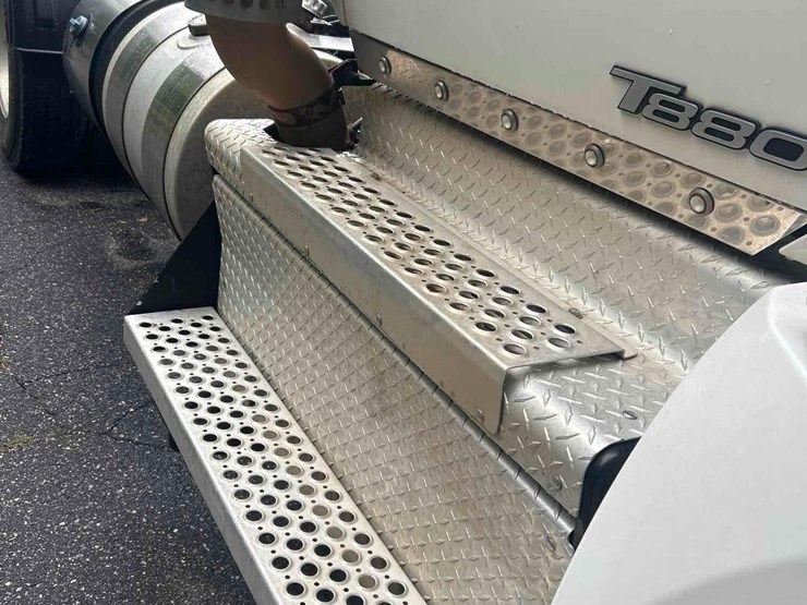 2018-kenworth-t880-image-24