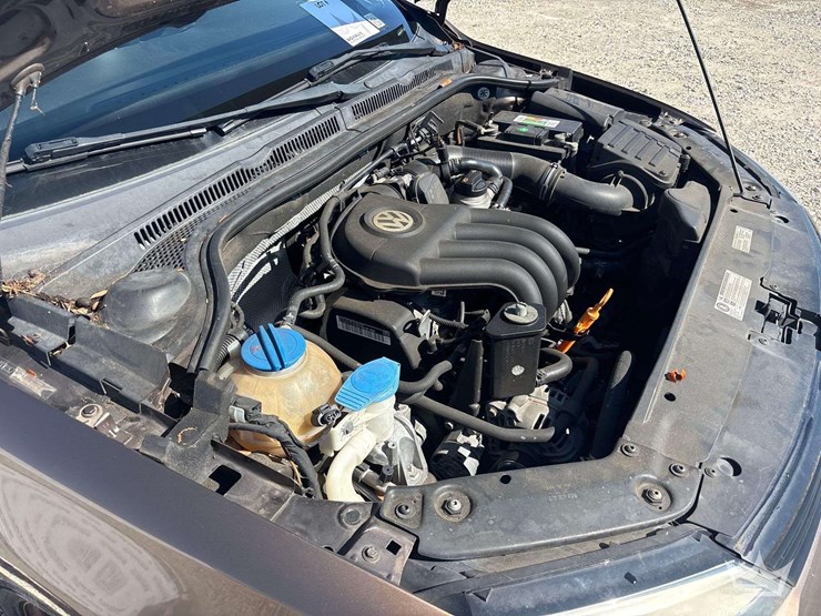 2013-volkswagen-jetta-sedan-image-7