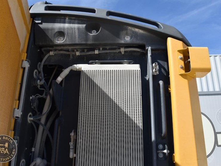 2021-deere-744l-image-50