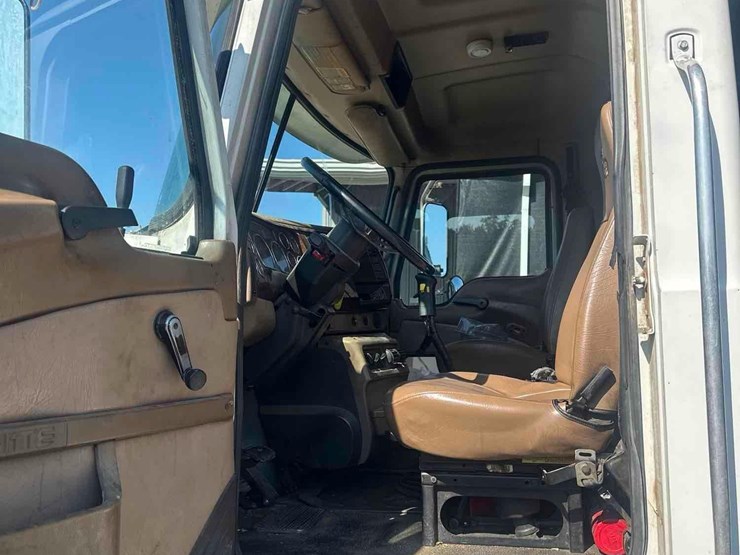 2003-mack-granite-cv713-image-24