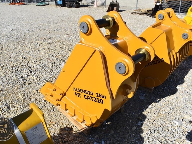 caterpillar-320-image-3