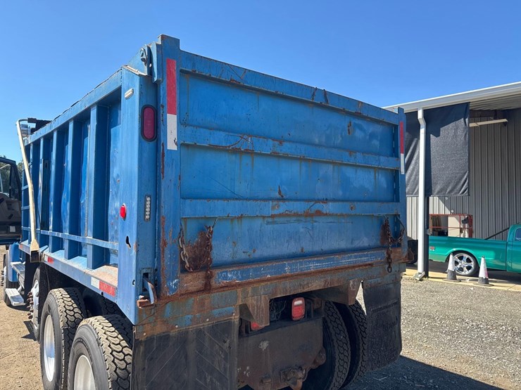 2005-sterling-l9500-image-17