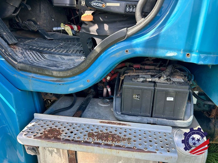 2008-freightliner-m2-106-image-55