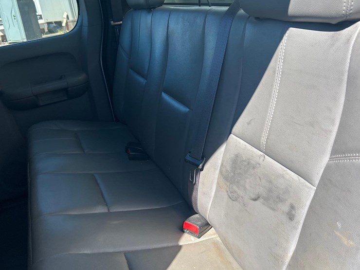2013-chevrolet-2500-image-46