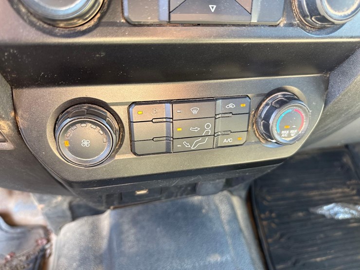 2020-ford-f350-xl-image-29