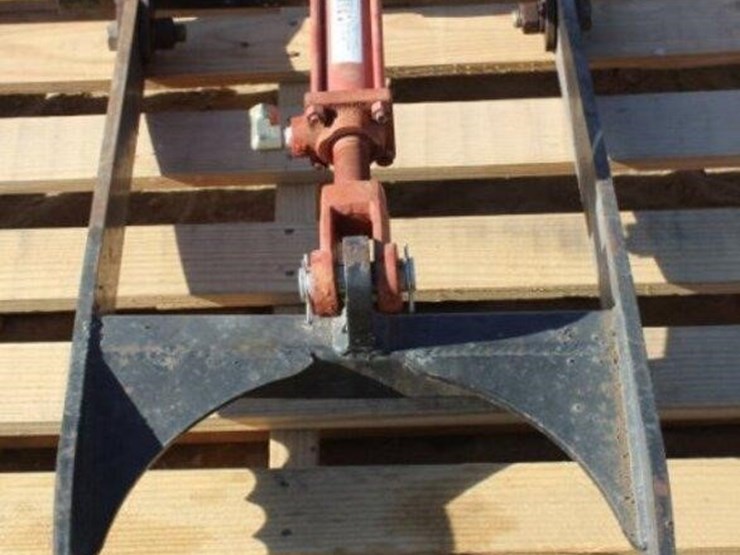 grapple-attachment-for-a-bucket-image-5