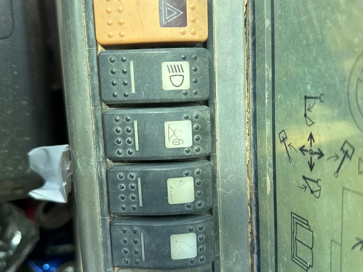 1995-caterpillar-m318c-image-27
