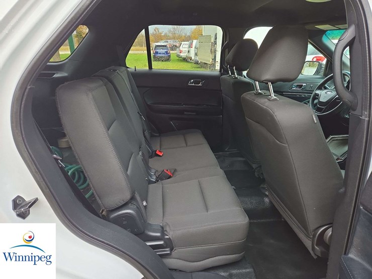 2016-ford-explorer-image-26