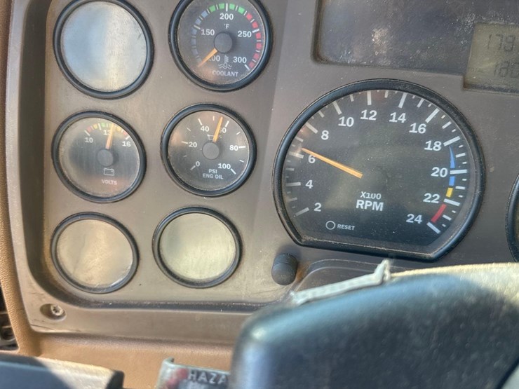 2006-mack-granite-cv713-image-39