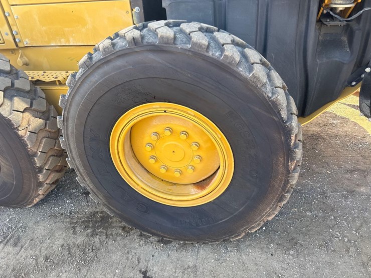 2011-caterpillar-140m2-vhp-plus-image-24