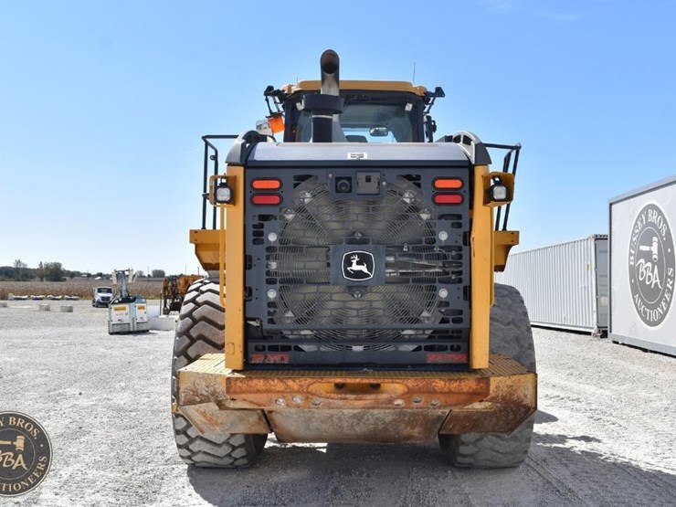 2021-deere-744l-image-7