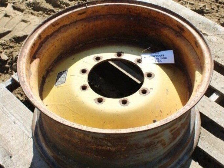 john-deere-tractor-tire-rim-image-1