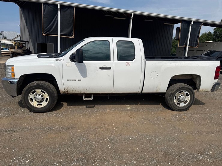 2013-chevrolet-silverado-2500hd-image-2