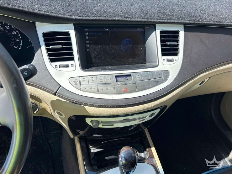 2009-hyundai-genesis-sedan-image-17