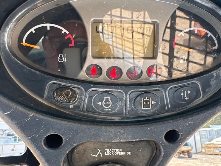 2016-bobcat-s650-image-16
