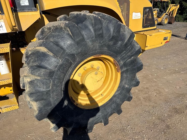 2006-caterpillar-cp-563e-image-17