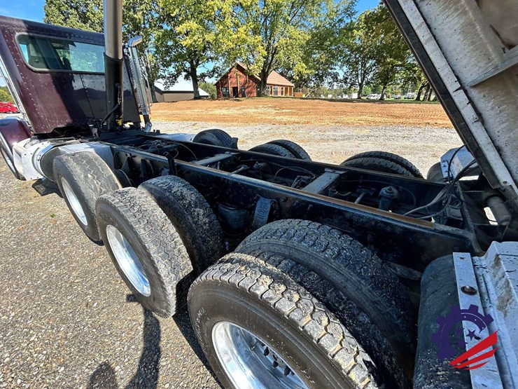 2016-peterbilt-367-image-98