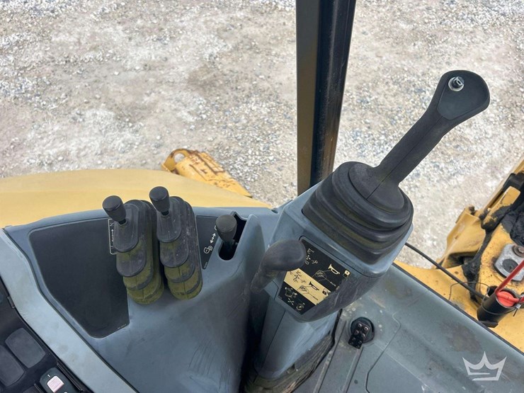 2015-caterpillar-420f2-it-image-17