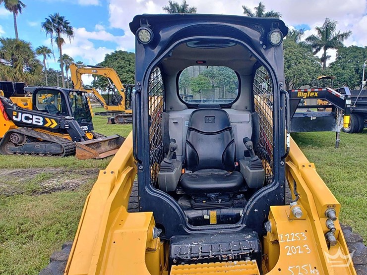 2023-caterpillar-246d3-image-24