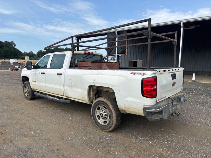 2015-chevrolet-silverado-2500-image-3