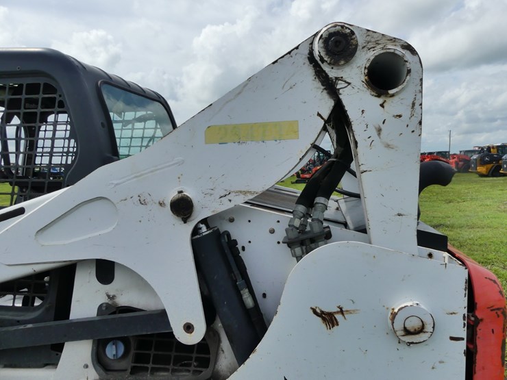 2016-bobcat-t750-image-8