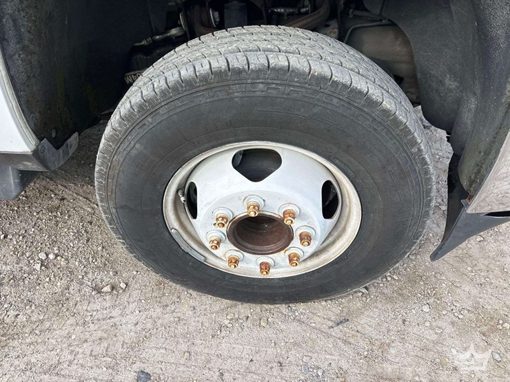 2018-chevrolet-silverado-3500-image-27