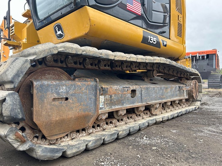 2023-deere-135-p-tier-image-66