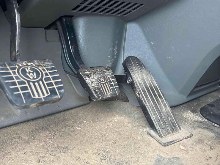 2018-kenworth-t880-image-47