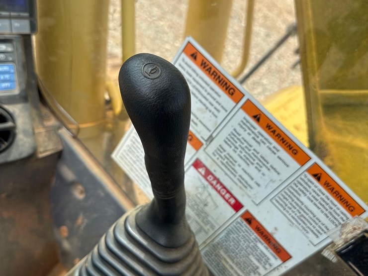 2013-komatsu-pc210-lc-10-image-30