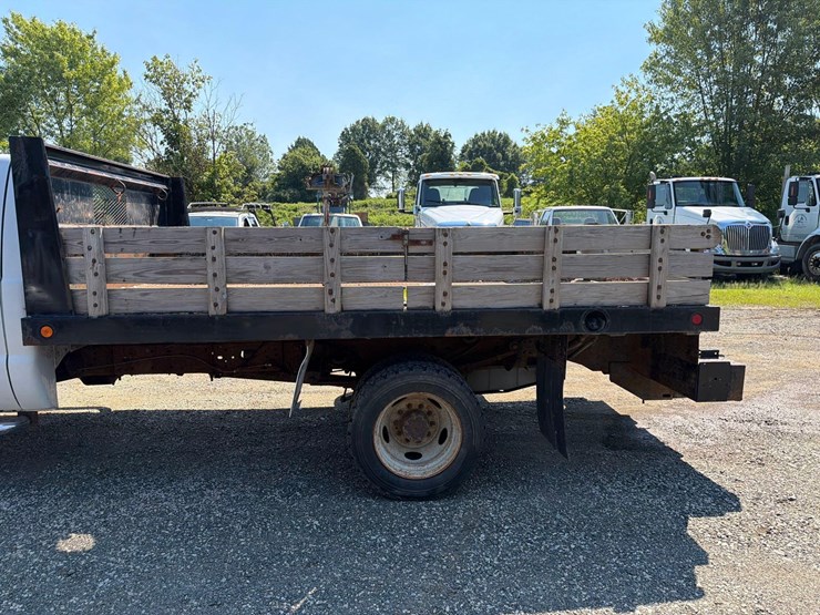 2005-ford-f550-image-24