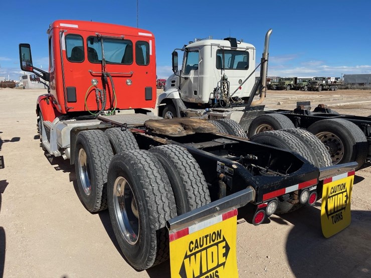2019-peterbilt-579-image-2