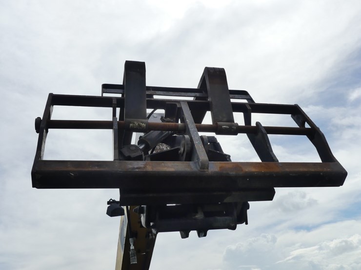 2014-caterpillar-tl943c-image-11