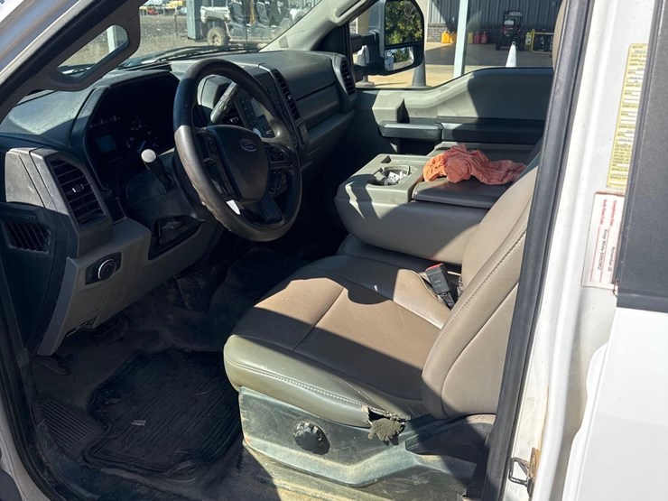 2020-ford-f350-xl-image-24
