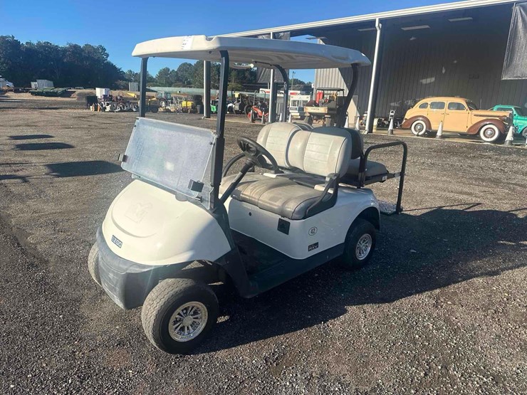 e-z-go-elite-rxv-4-passenger-golf-cart-image-14