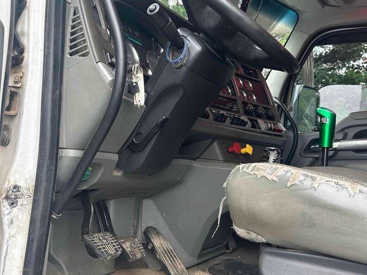 2018-kenworth-t880-image-42