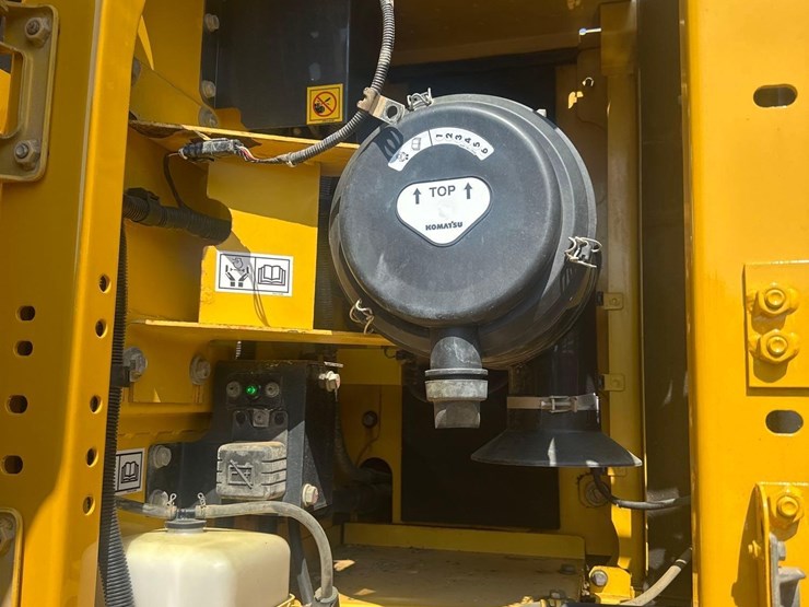 2021-komatsu-pc210-lc-11e0-image-28