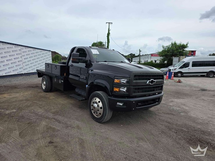 2019-chevrolet-silverado-4500hd-image-2