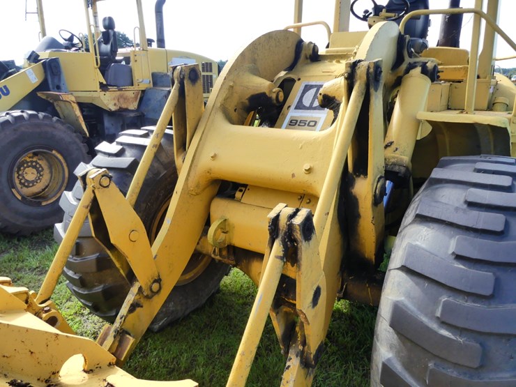 caterpillar-950-image-11