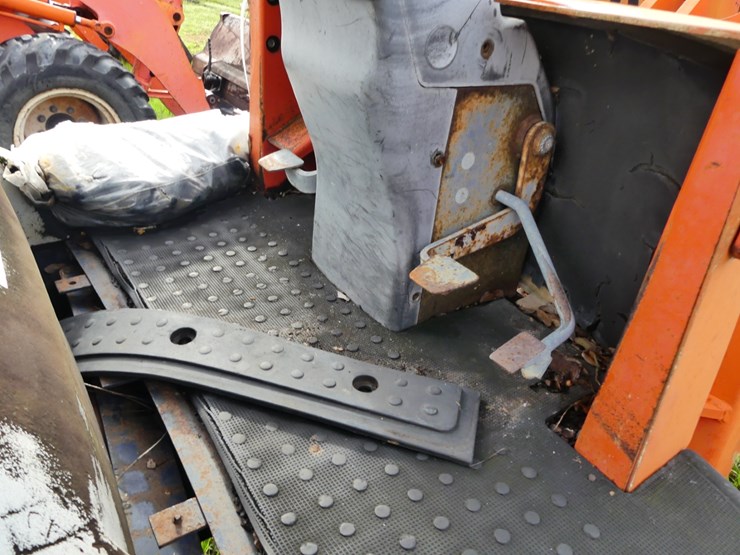 2006-kubota-r520-image-12