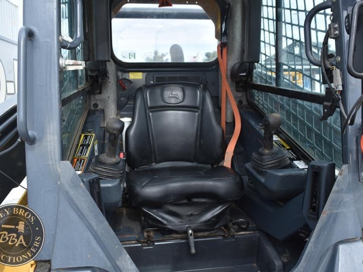 2018-deere-333g-image-43