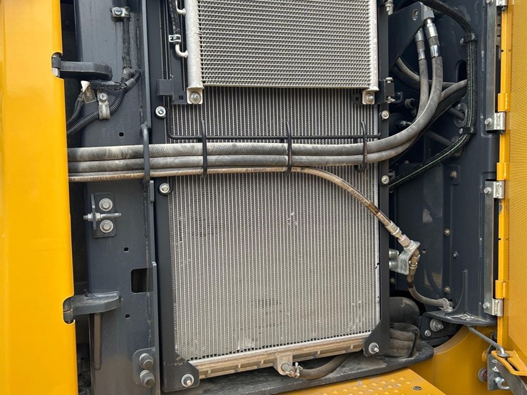 2024-deere-844-p-tier-image-7