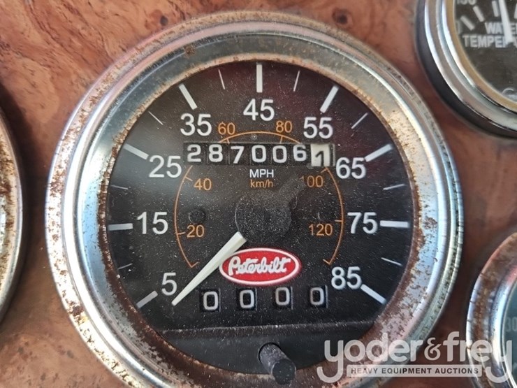 2005-peterbilt-357-image-28