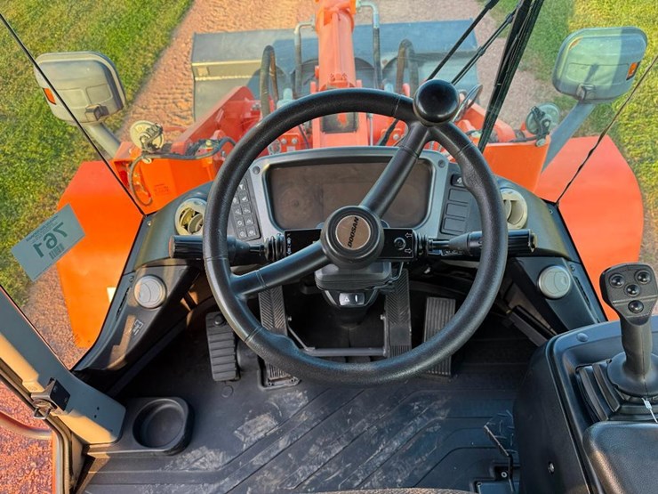 2017-doosan-dl250-5-image-49