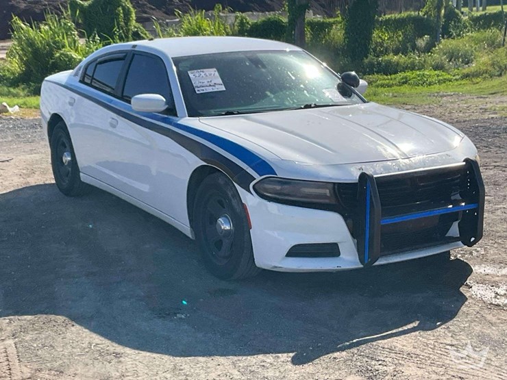 2016-dodge-charger-sedan-image-2