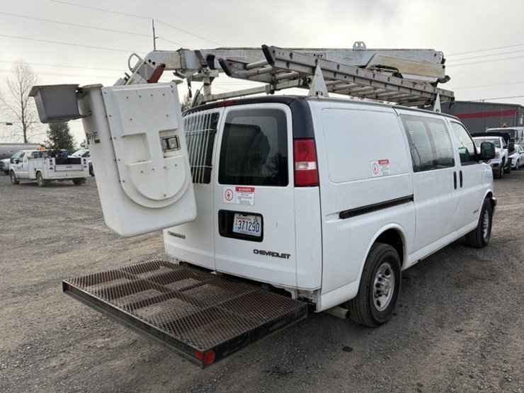 2004-chevrolet-express-bucket-van-image-4